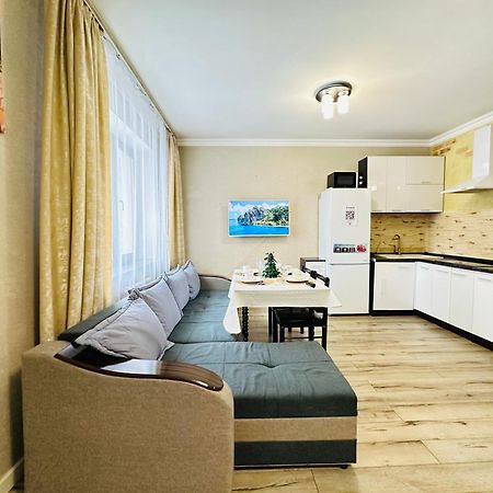 Vostochnyi Park Apartament In The Center Of Almaty Apartment Exterior foto