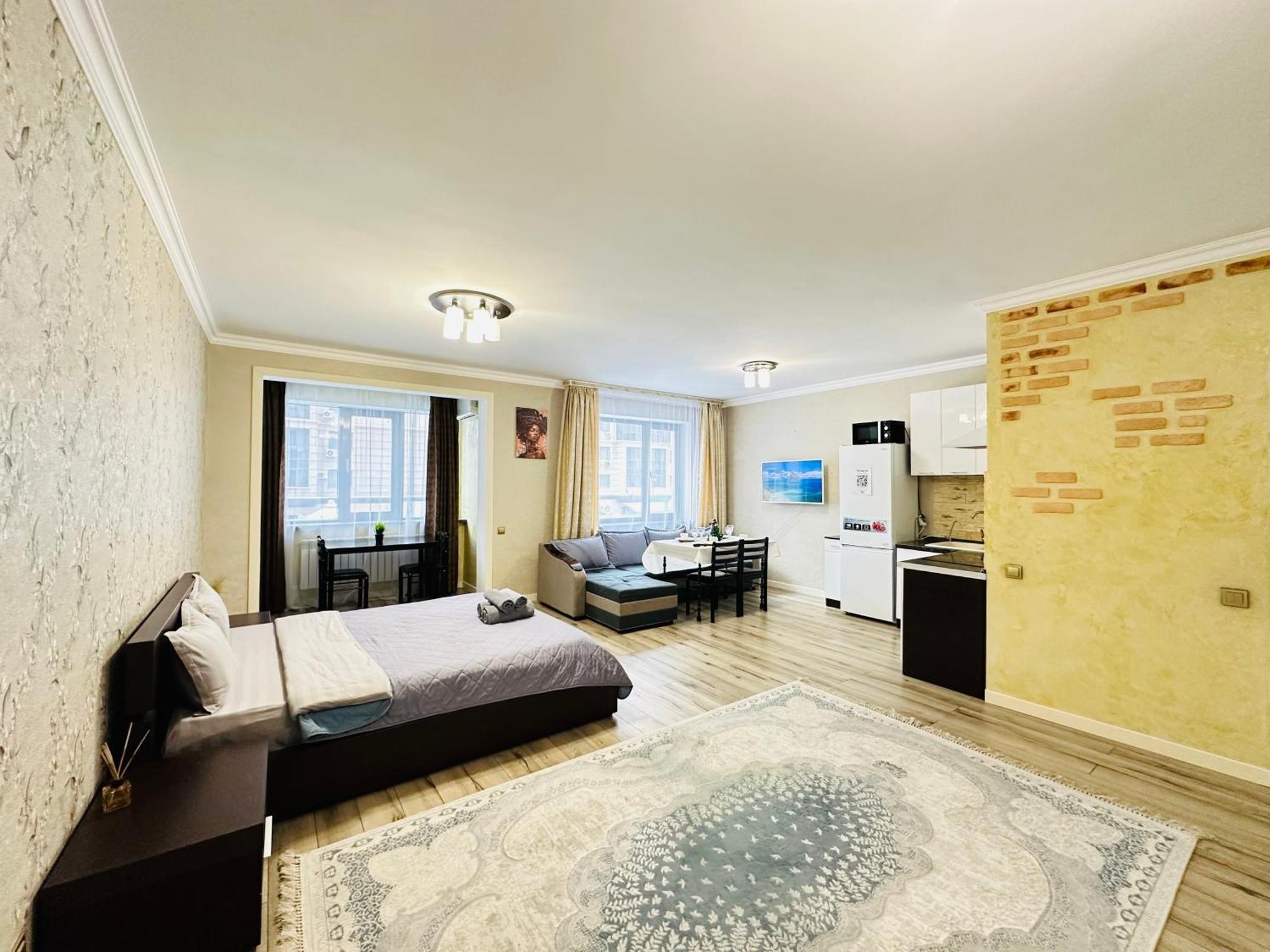 Vostochnyi Park Apartament In The Center Of Almaty Apartment Exterior foto