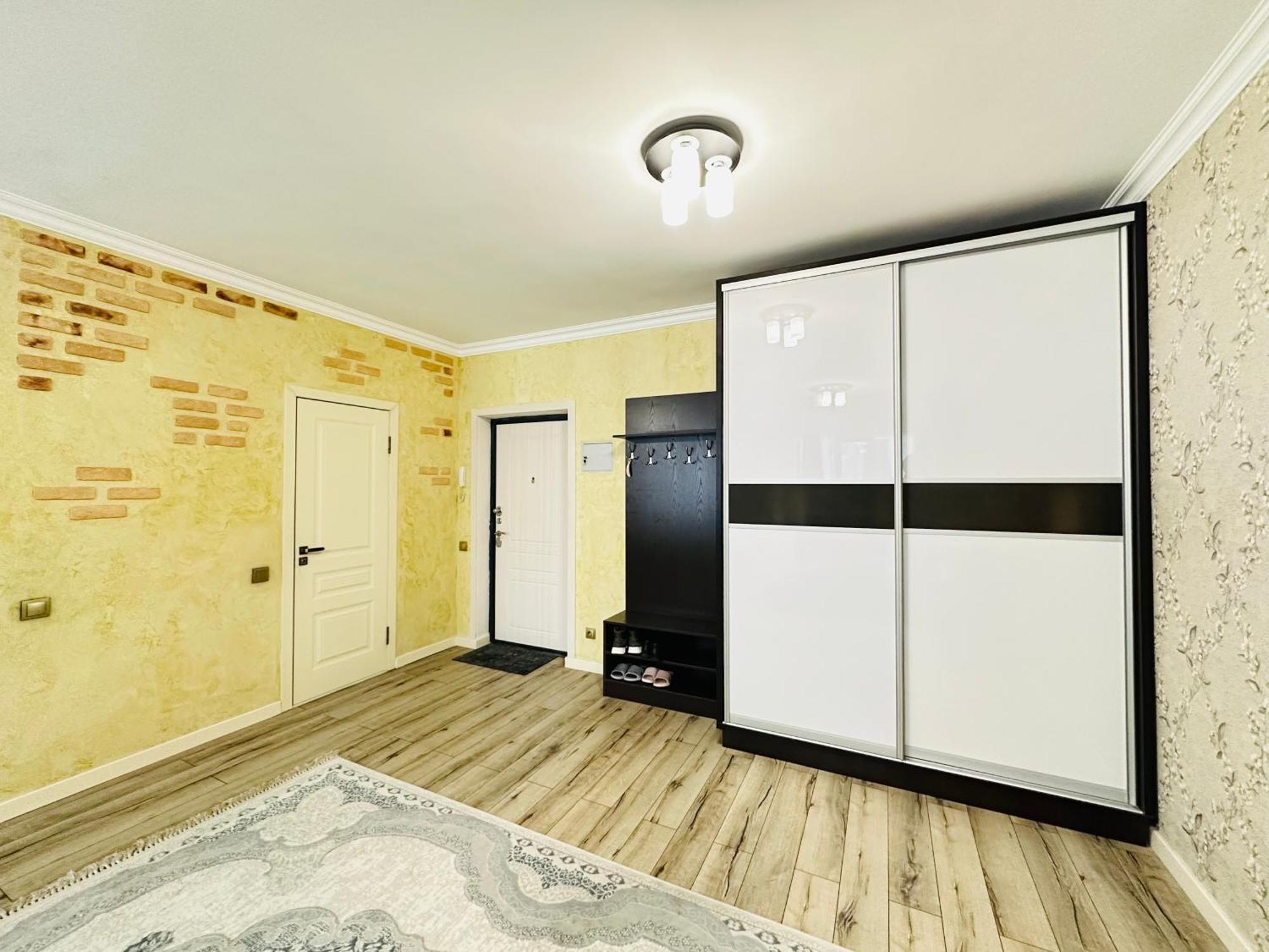 Vostochnyi Park Apartament In The Center Of Almaty Apartment Exterior foto