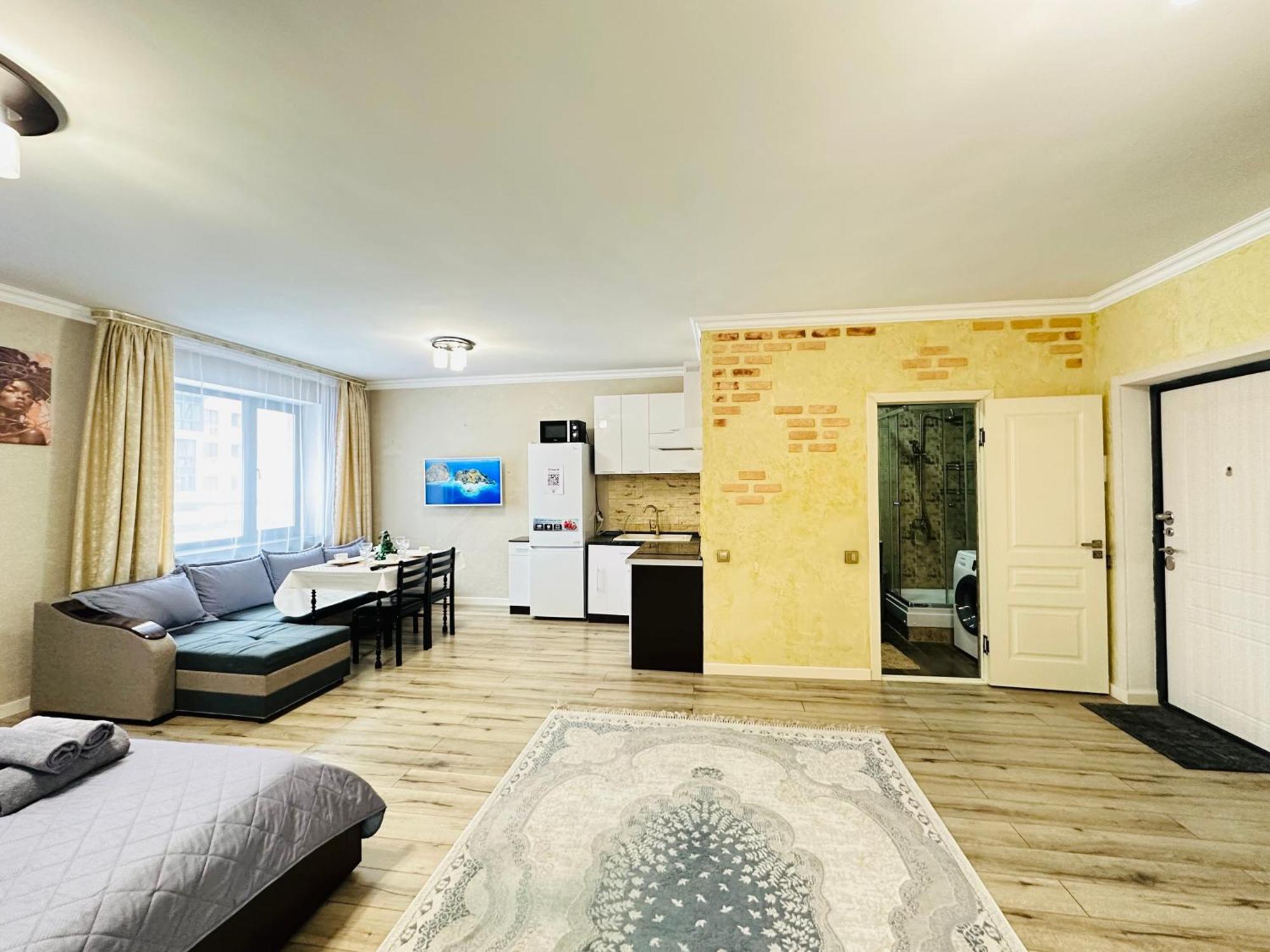 Vostochnyi Park Apartament In The Center Of Almaty Apartment Exterior foto