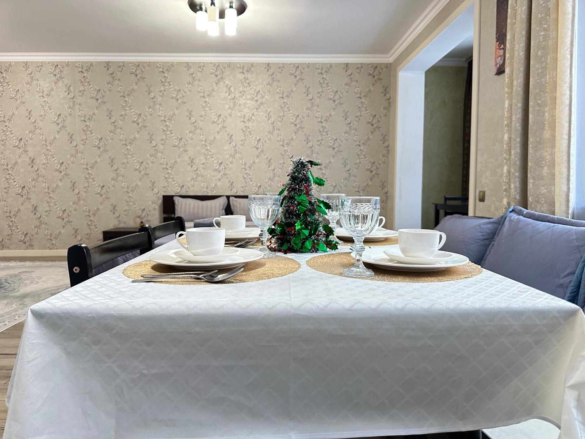 Vostochnyi Park Apartament In The Center Of Almaty Apartment Exterior foto