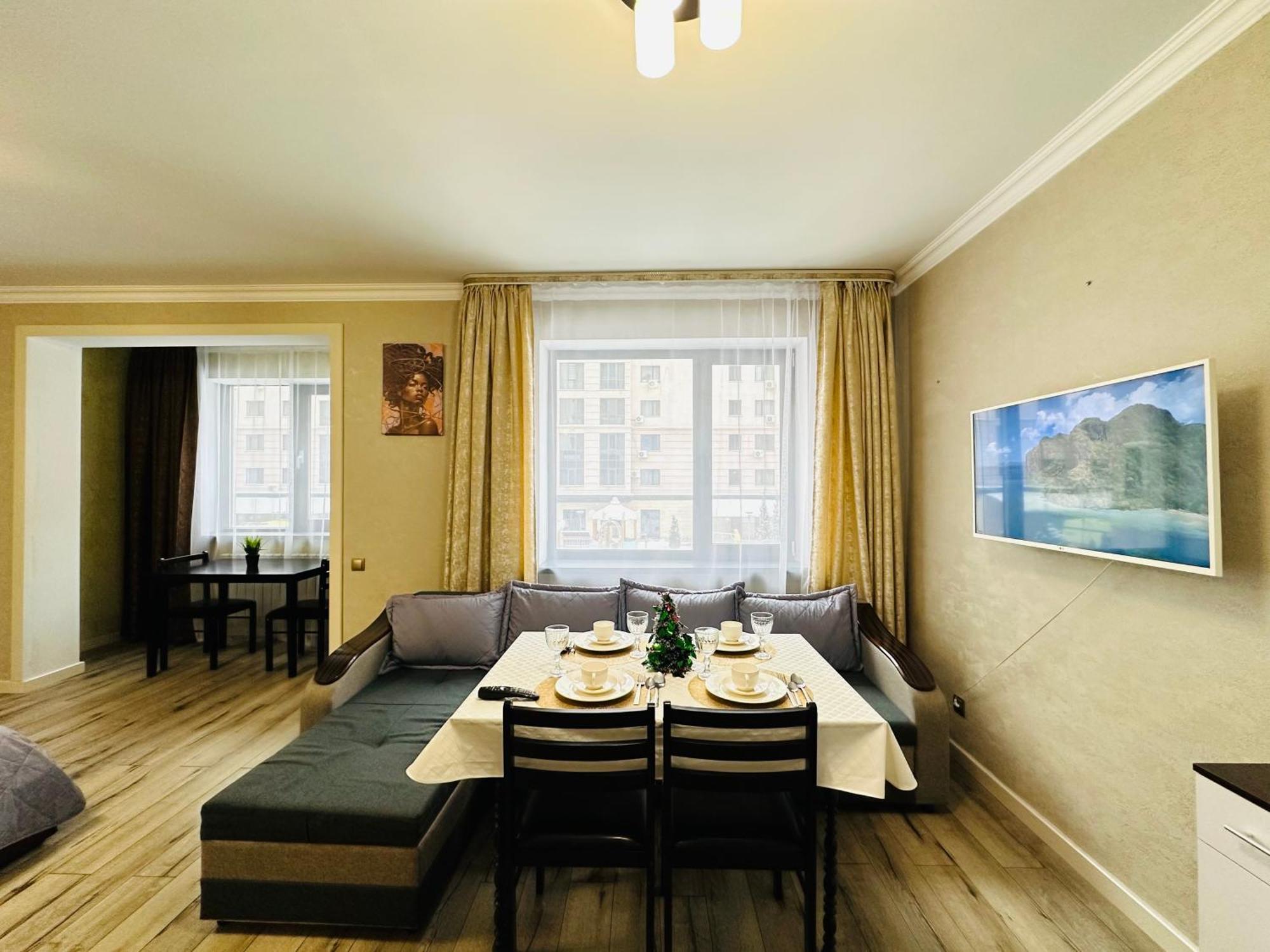 Vostochnyi Park Apartament In The Center Of Almaty Apartment Exterior foto