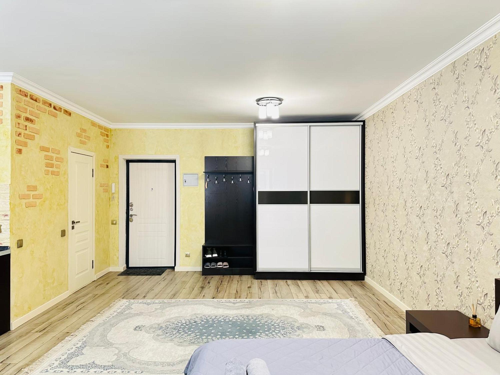 Vostochnyi Park Apartament In The Center Of Almaty Apartment Exterior foto