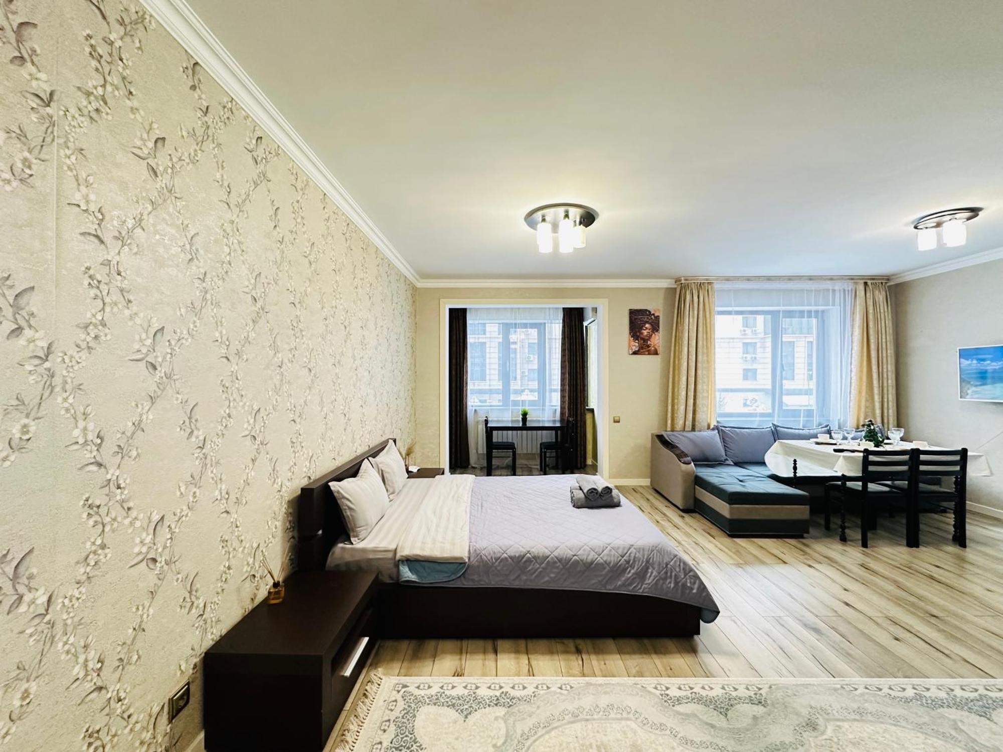 Vostochnyi Park Apartament In The Center Of Almaty Apartment Exterior foto