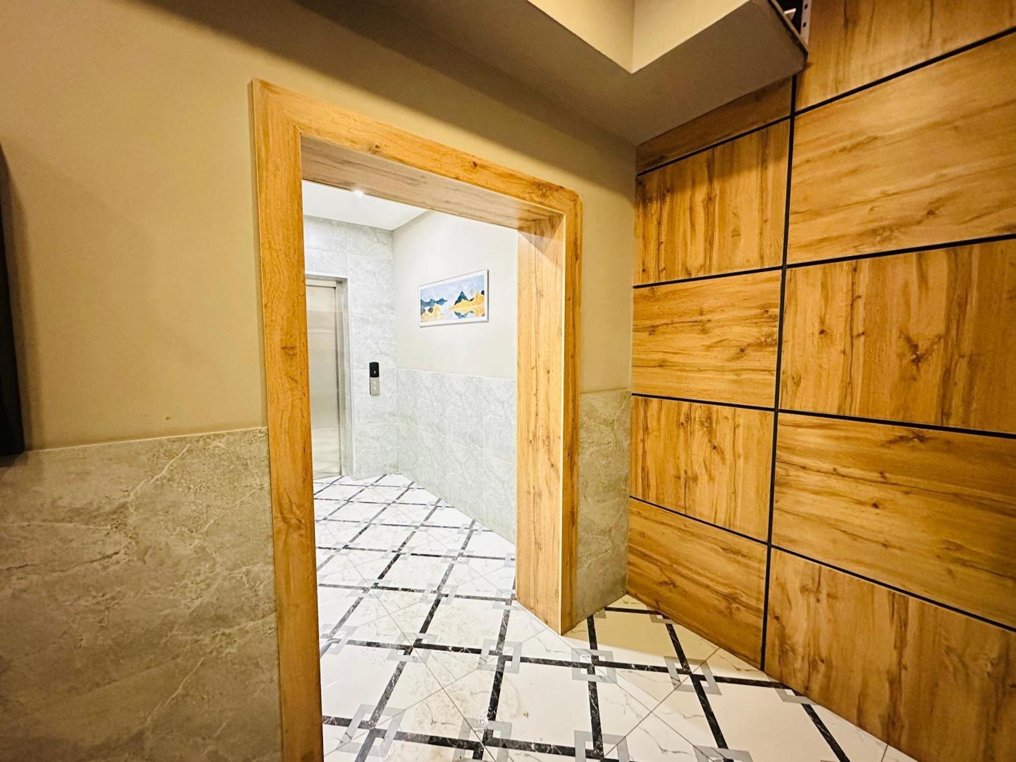 Vostochnyi Park Apartament In The Center Of Almaty Apartment Exterior foto