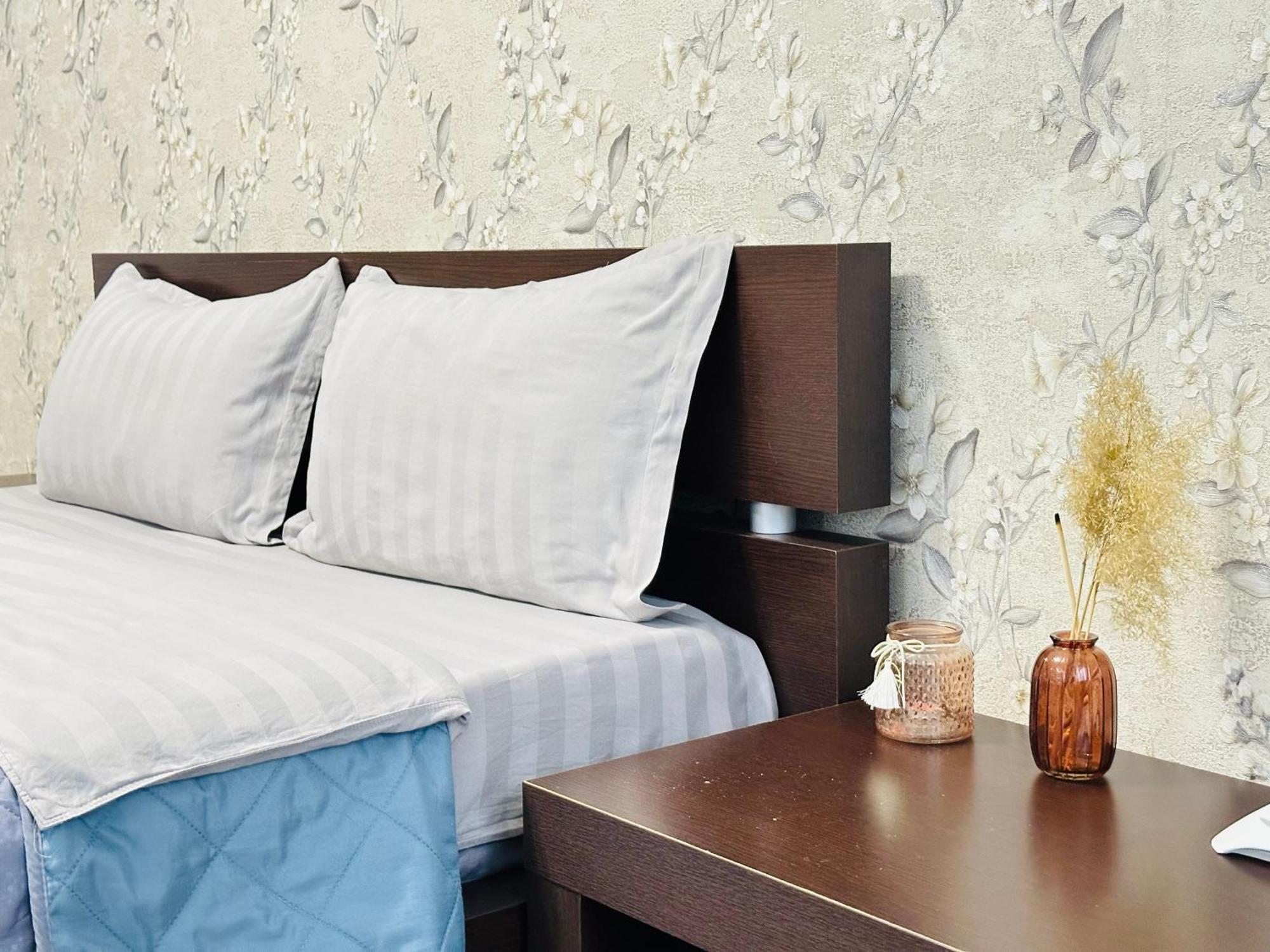 Vostochnyi Park Apartament In The Center Of Almaty Apartment Exterior foto