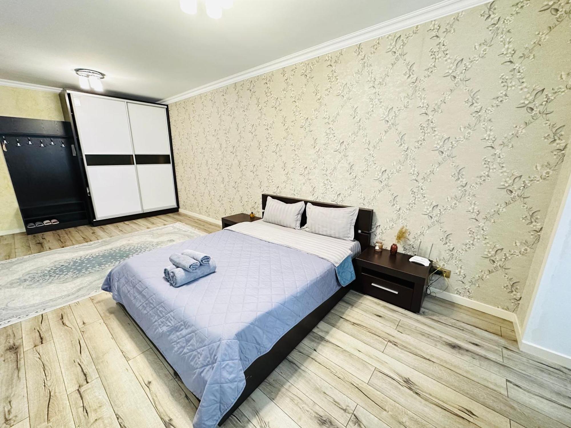 Vostochnyi Park Apartament In The Center Of Almaty Apartment Exterior foto