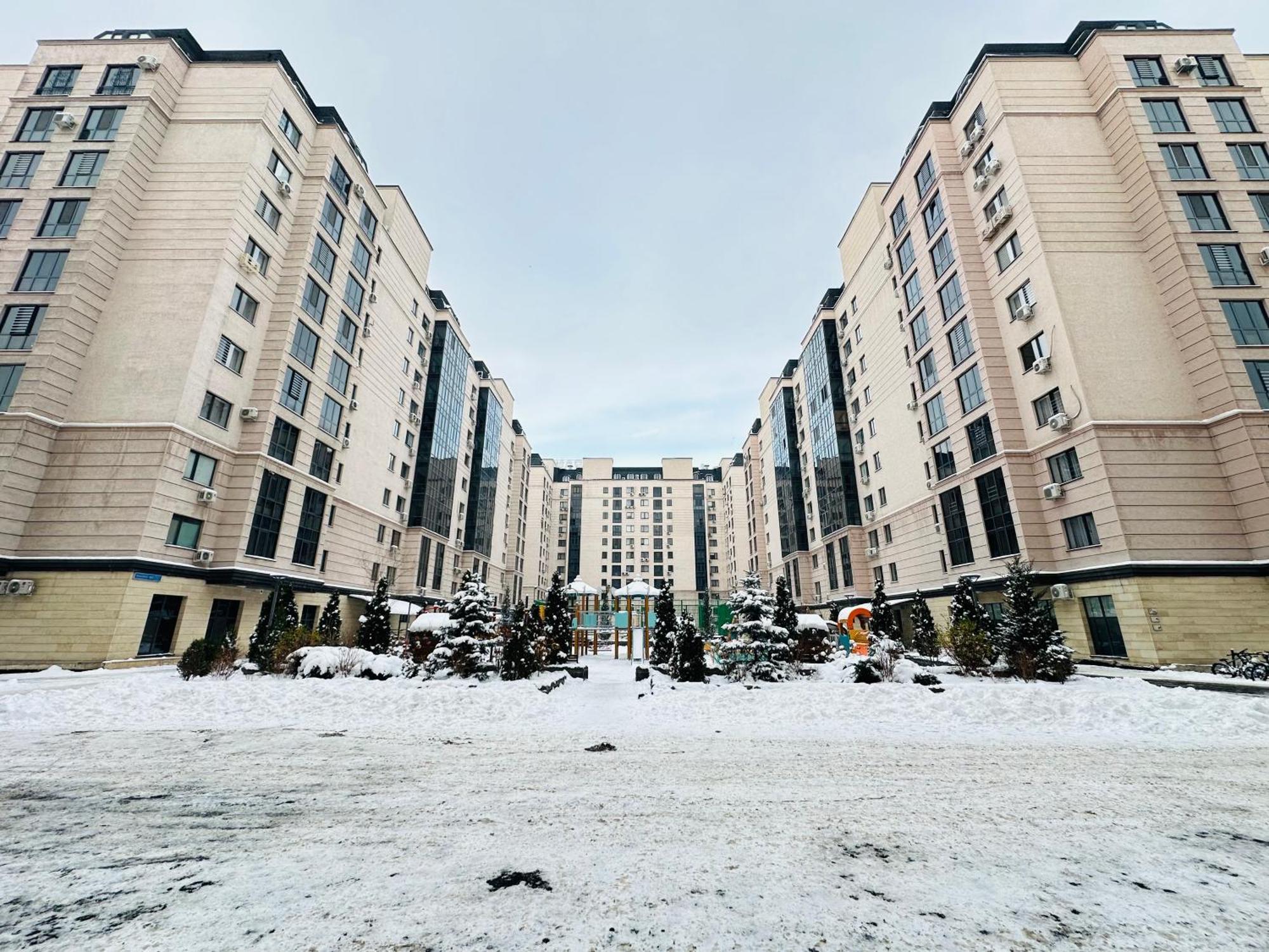 Vostochnyi Park Apartament In The Center Of Almaty Apartment Exterior foto