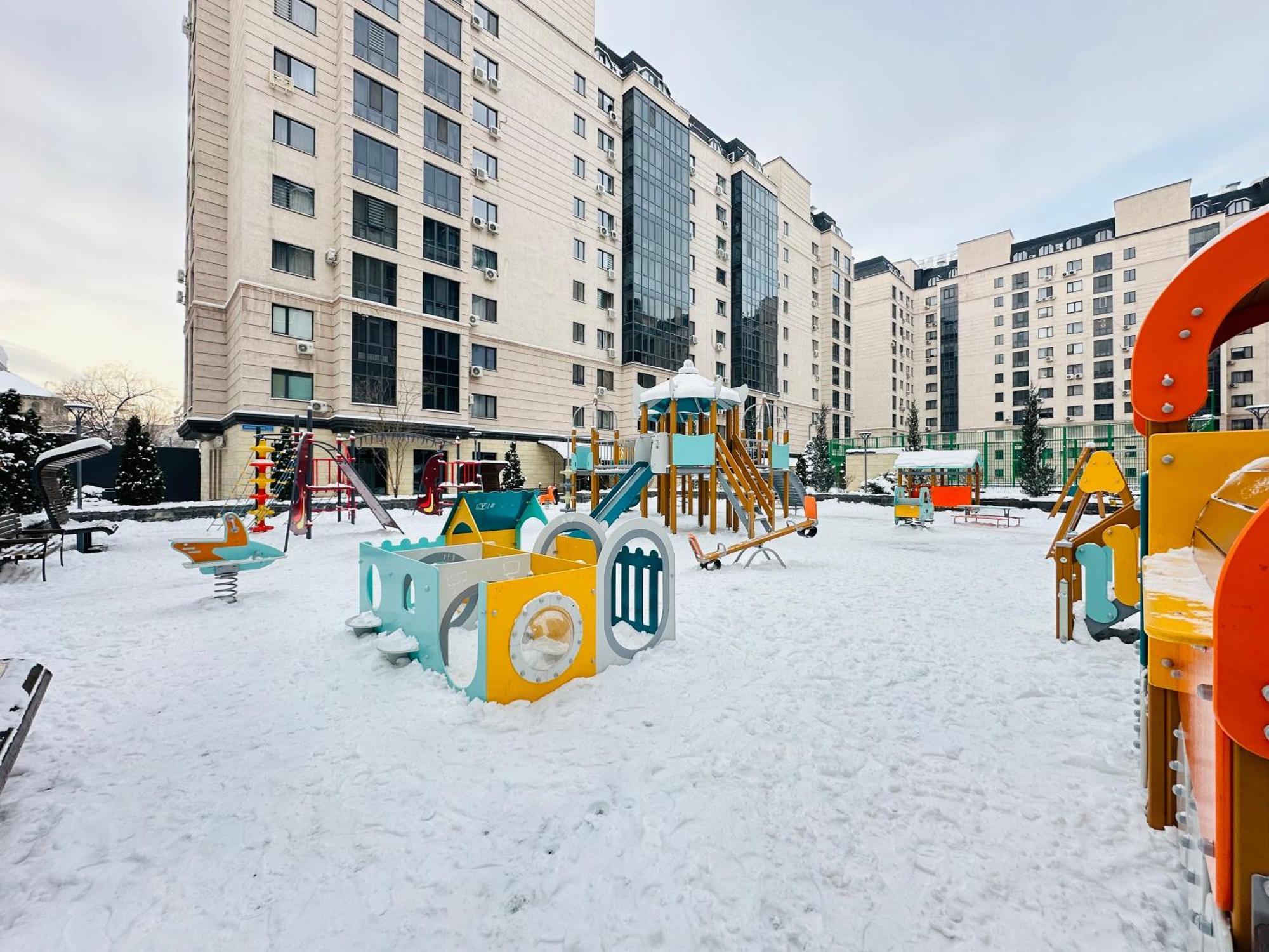 Vostochnyi Park Apartament In The Center Of Almaty Apartment Exterior foto